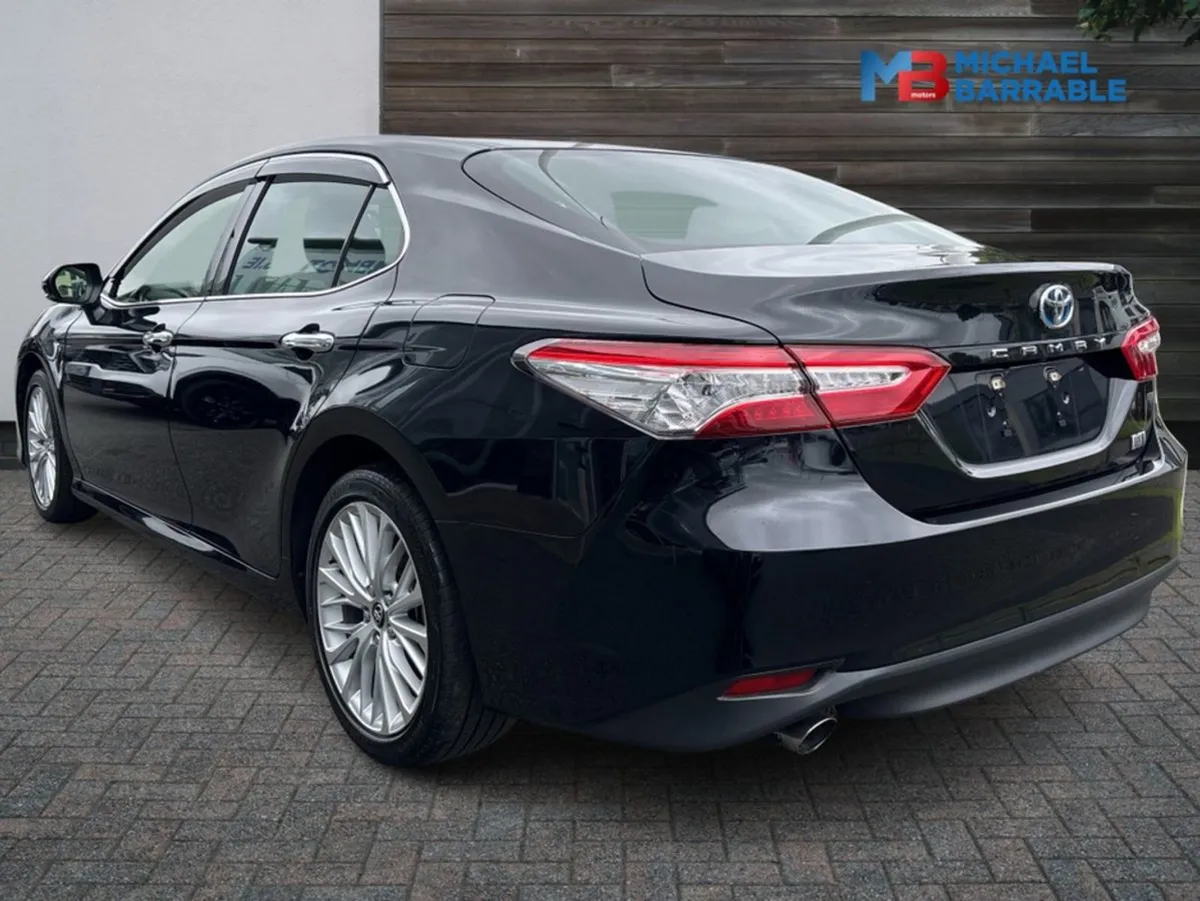 Toyota Camry Hybrid Automatic - Image 4