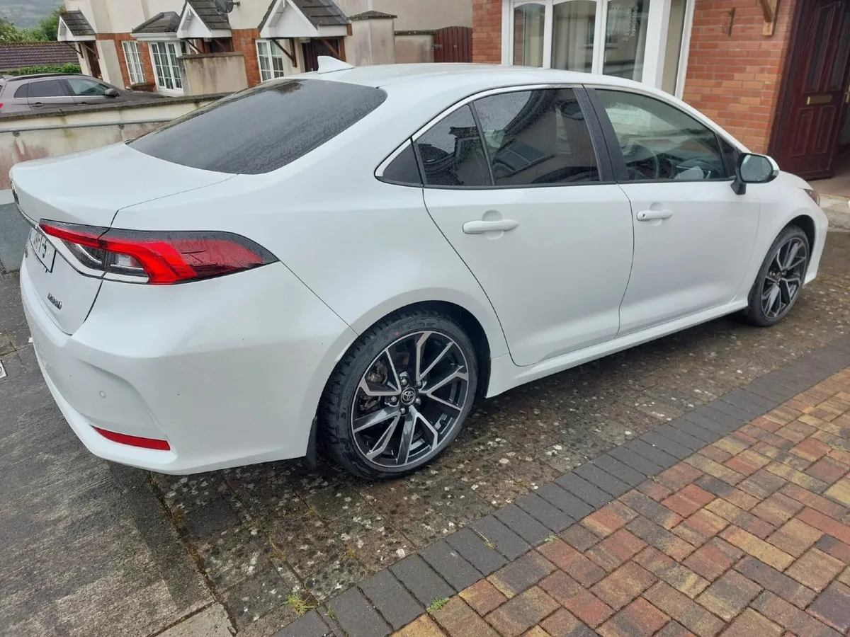 Toyota Corolla 2024 - SOL trim - Pearl white - Image 3