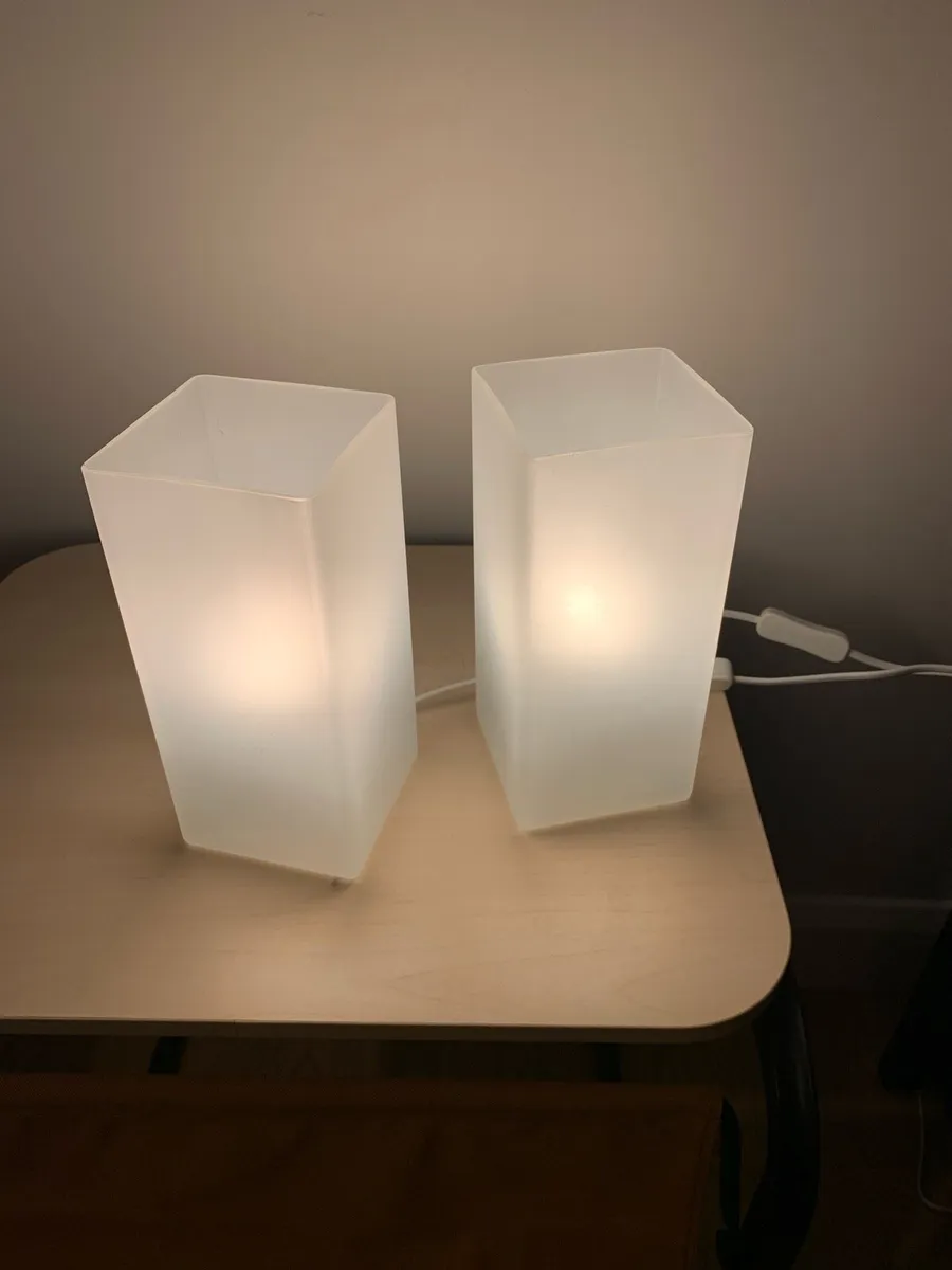 Lamps (three, two bedside and one floor lamp) - Image 1