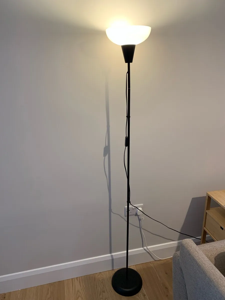 Lamps (three, two bedside and one floor lamp) - Image 3