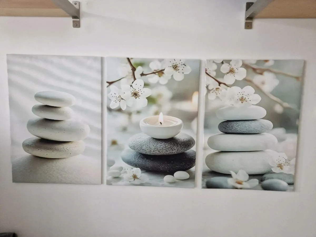 3 canvas 50cm x70 cm - Image 1