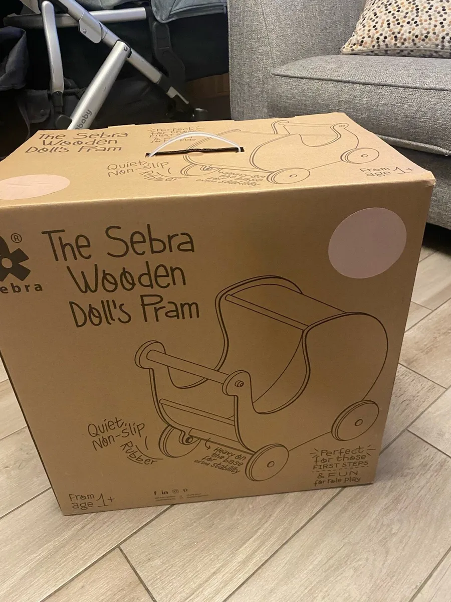 Sebra wooden dolls pram - Image 2