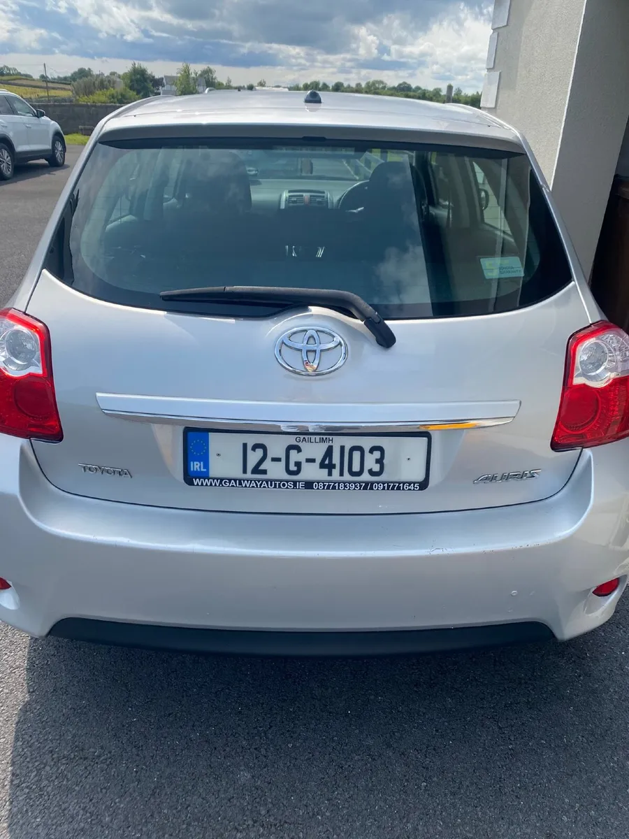 Toyota Auris 2012 - Image 2