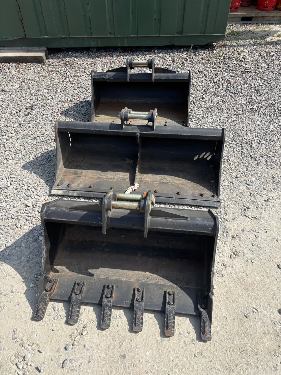 New/Unused Rhinox Ditching Buckets - Image 4