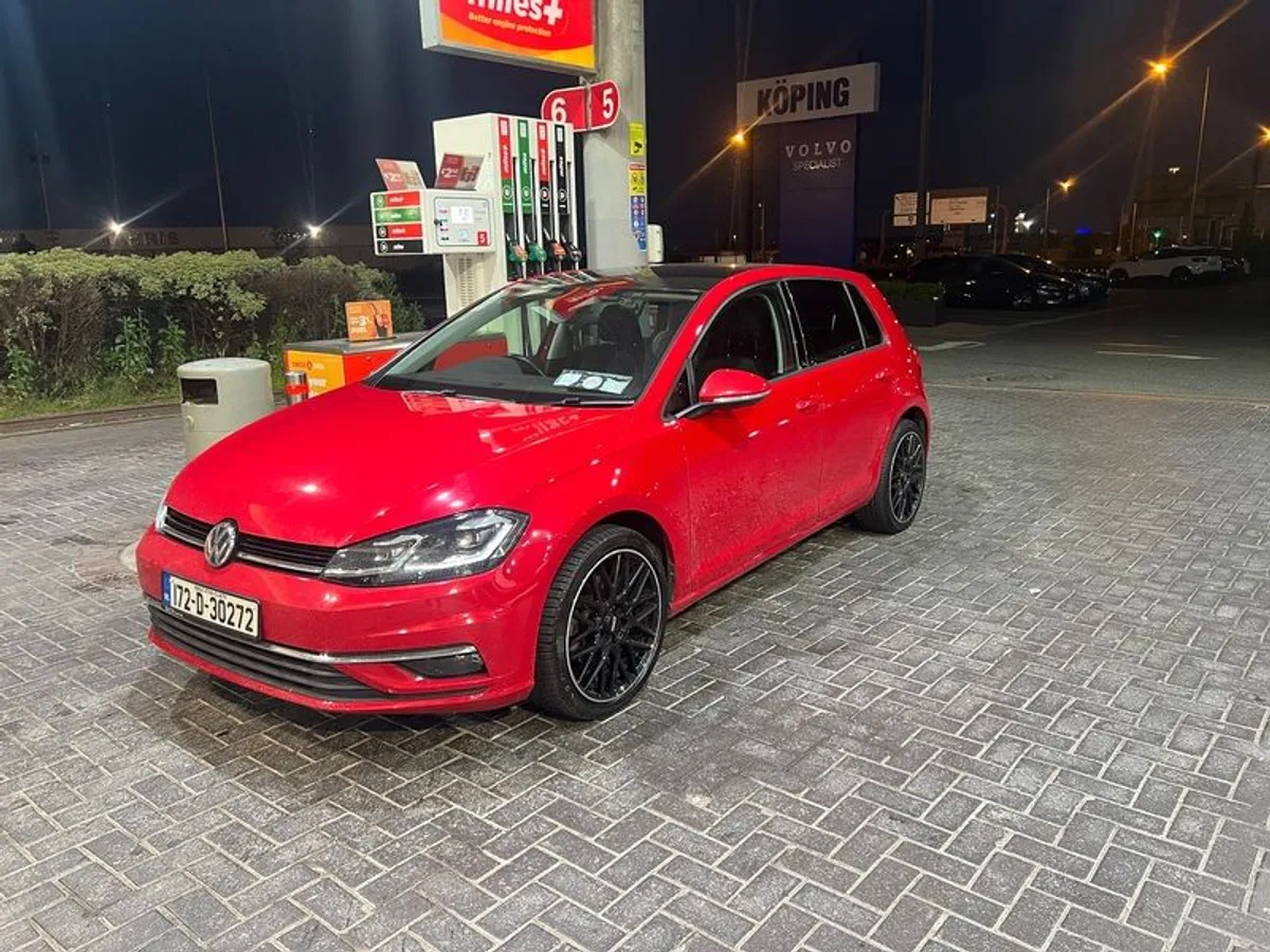 2017 Volkswagen Golf - Image 1