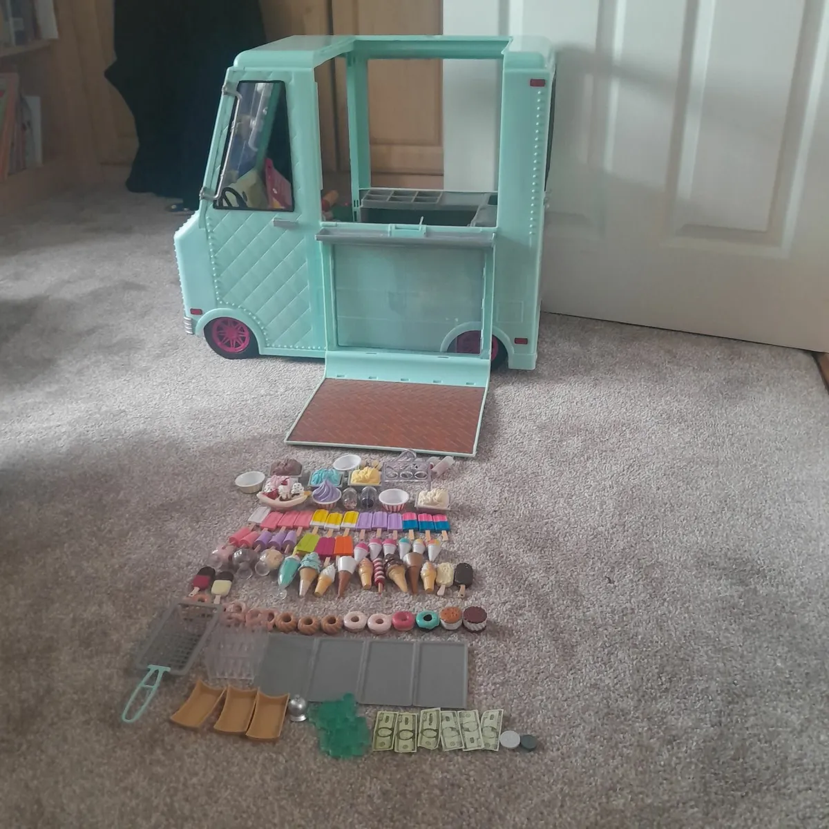 Our Generation Dolls Ice-Cream Van - Image 2