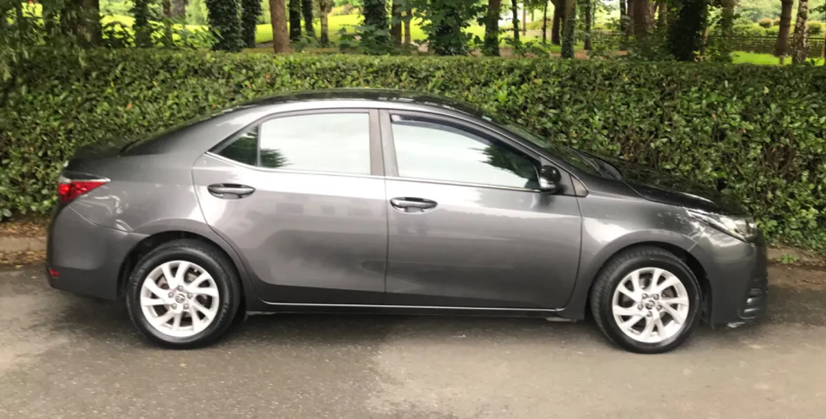 Toyota Corolla 1.3 VVTI LUNA TERRA Edition - Image 4
