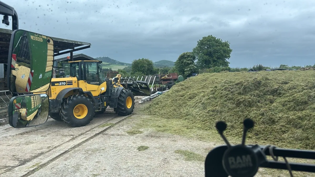 Silage wagon for hire - Image 2
