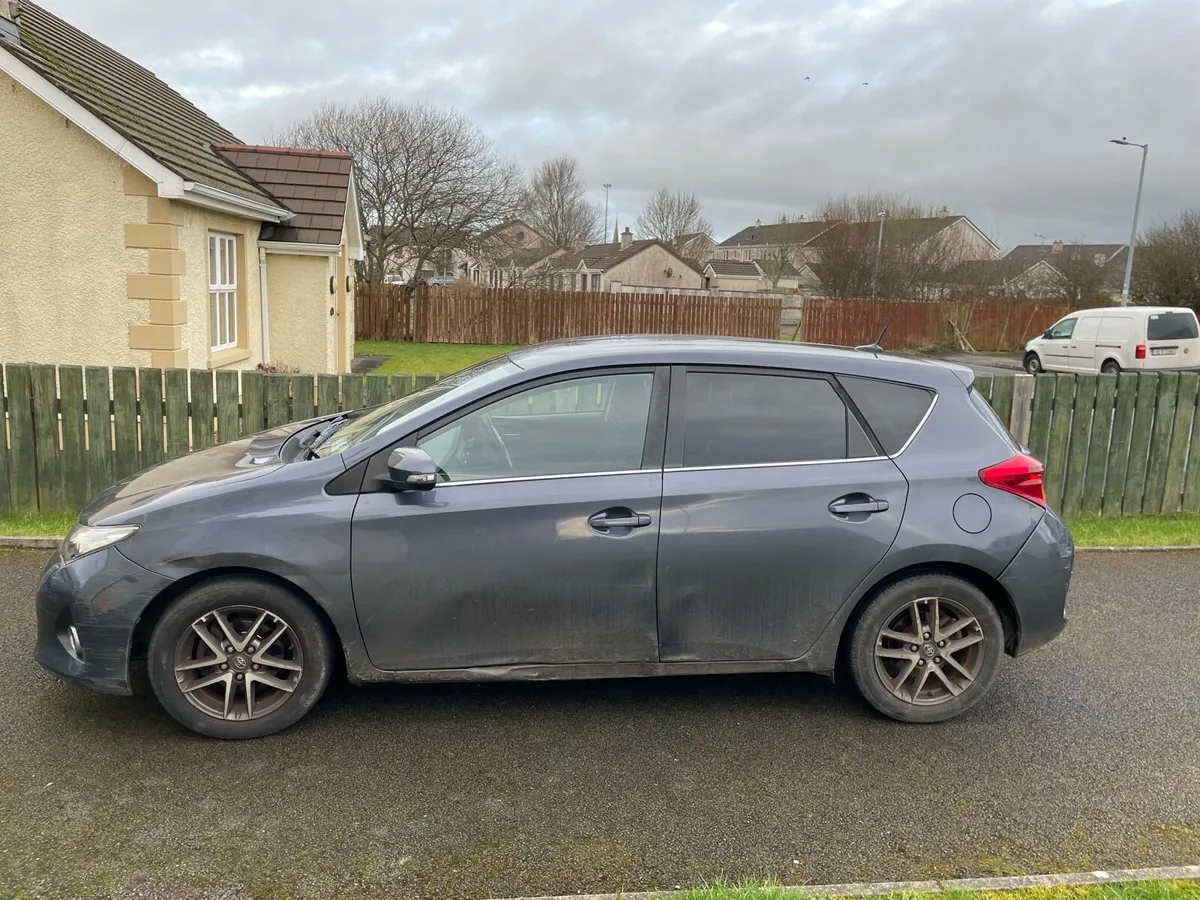 (142) Toyota Auris 1.4 D4D - Image 3