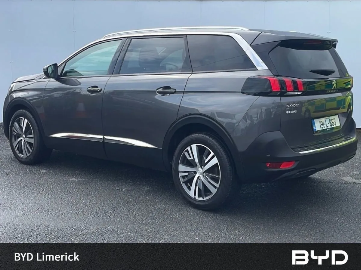 Peugeot 5008 1.5 Bluehdi 130bhp Allure - Image 3