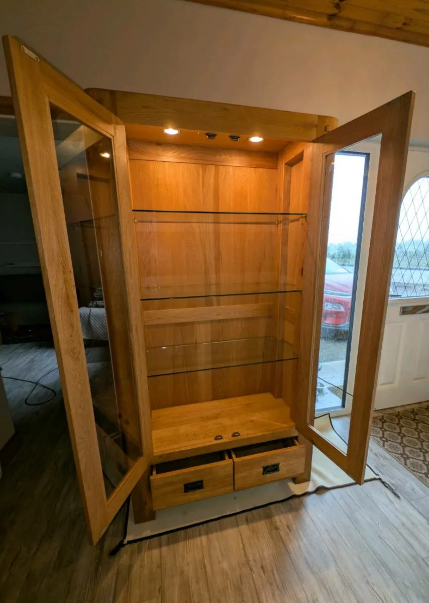 Solid oak display cabinet with glass shelves - Image 1