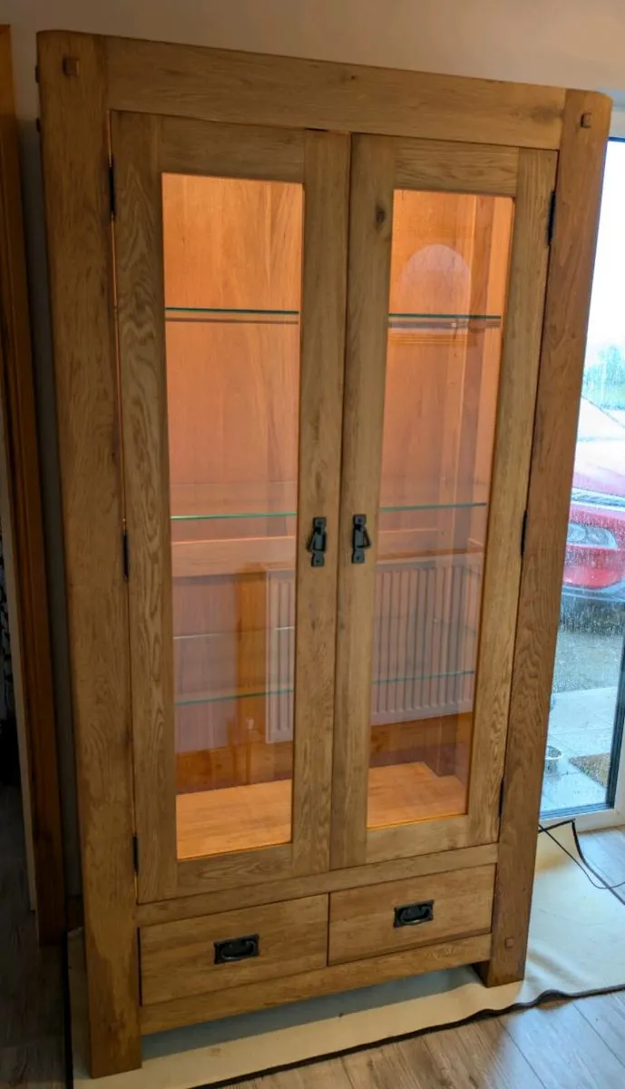Solid oak display cabinet with glass shelves - Image 2