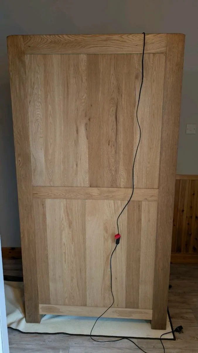 Solid oak display cabinet with glass shelves - Image 3
