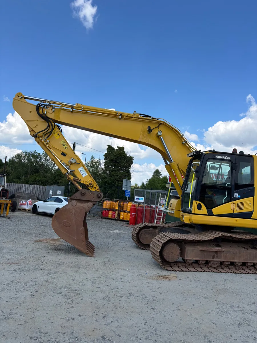 2019 Komatsu PC 210-11 Tracked Excavator - Image 4