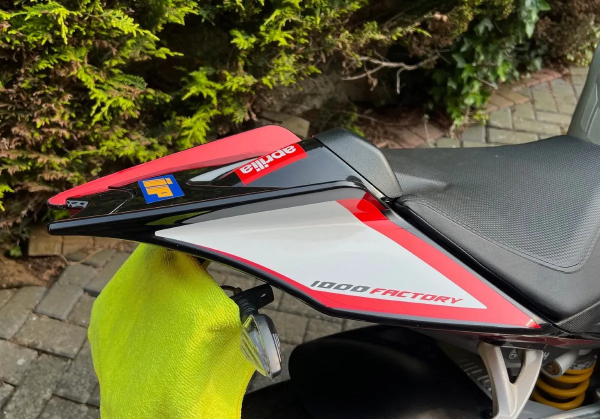 Aprilia Tuono V4 APRC - Image 2