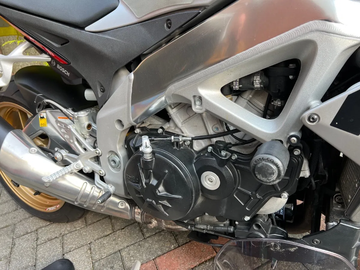 Aprilia Tuono V4 APRC - Image 3