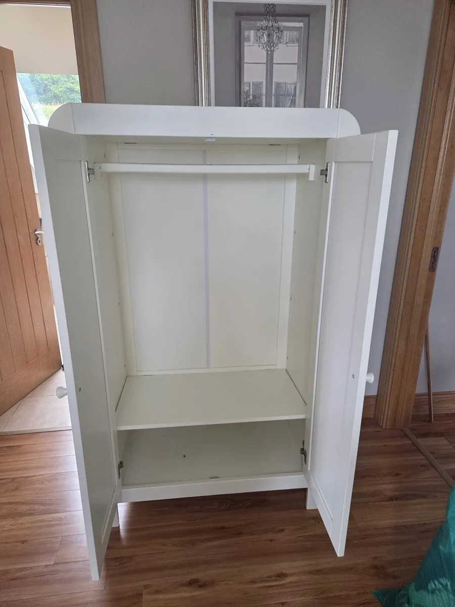 Child’s wardrobe - Image 3