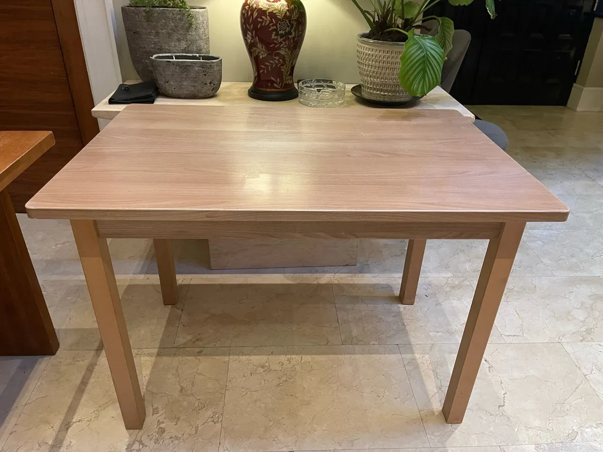 Like New - Stunning 4 Ft Kitchen Dining Table - Image 1
