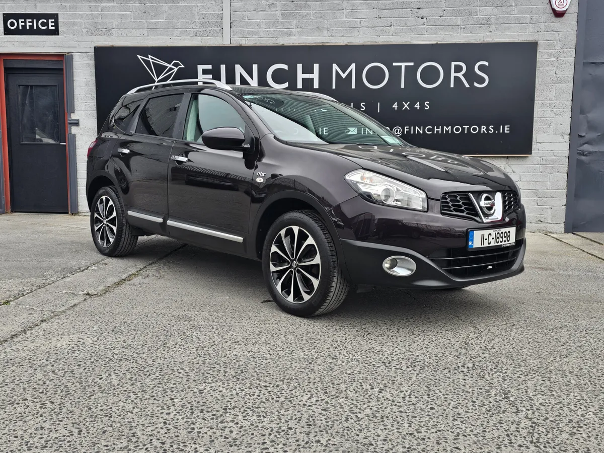 NISSAN QASHQAI +2  // REVERSE CAM & PAN ROOF & NAV - Image 1