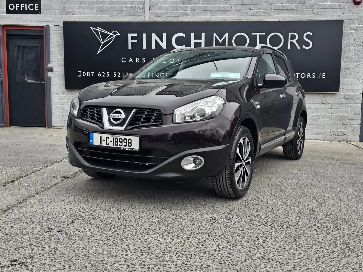 NISSAN QASHQAI +2  // REVERSE CAM & PAN ROOF & NAV - Image 2