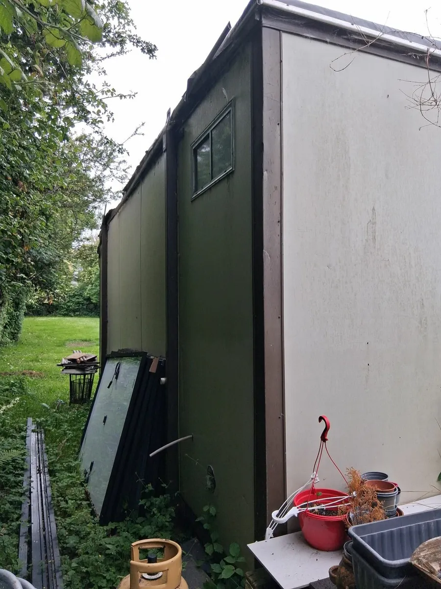 old portable cabin for free - Image 2
