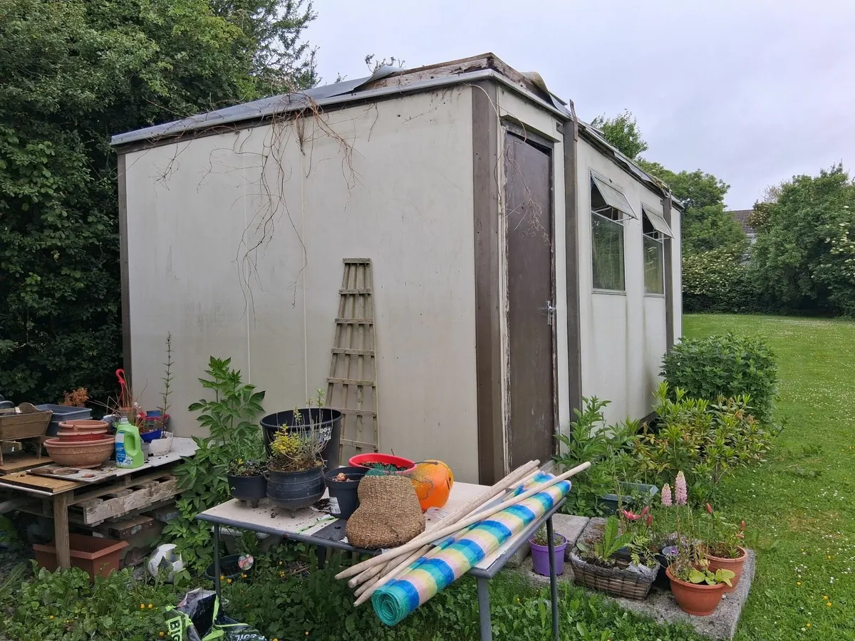 old portable cabin for free - Image 1