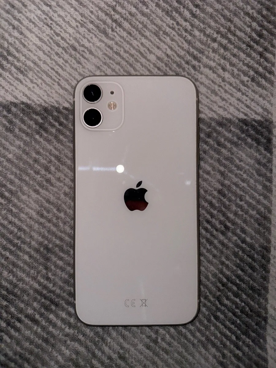 iPhone 11 - Image 1