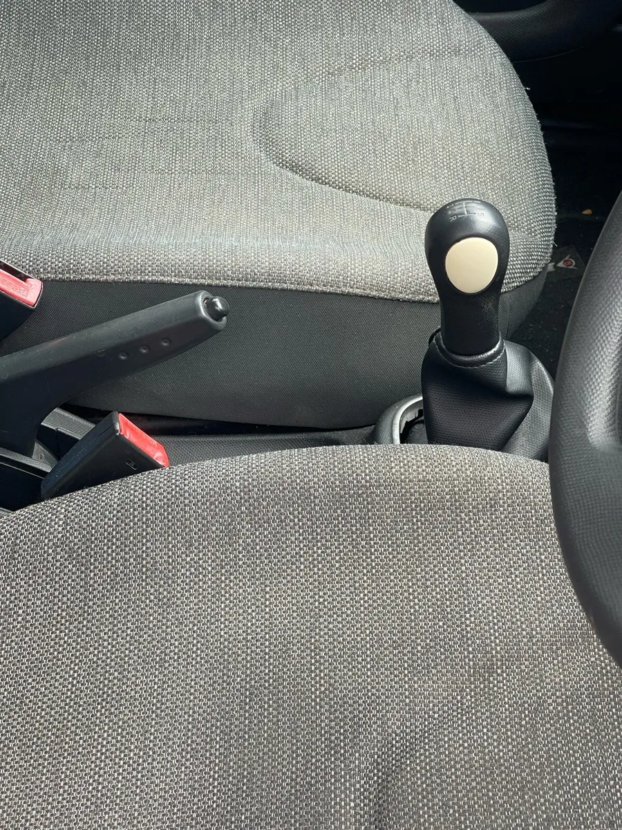 Car - Image 3