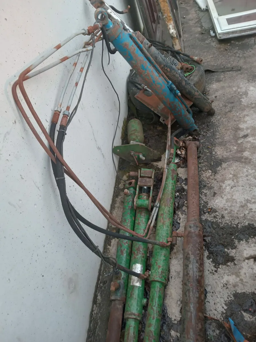Hydraulic rams - Image 3