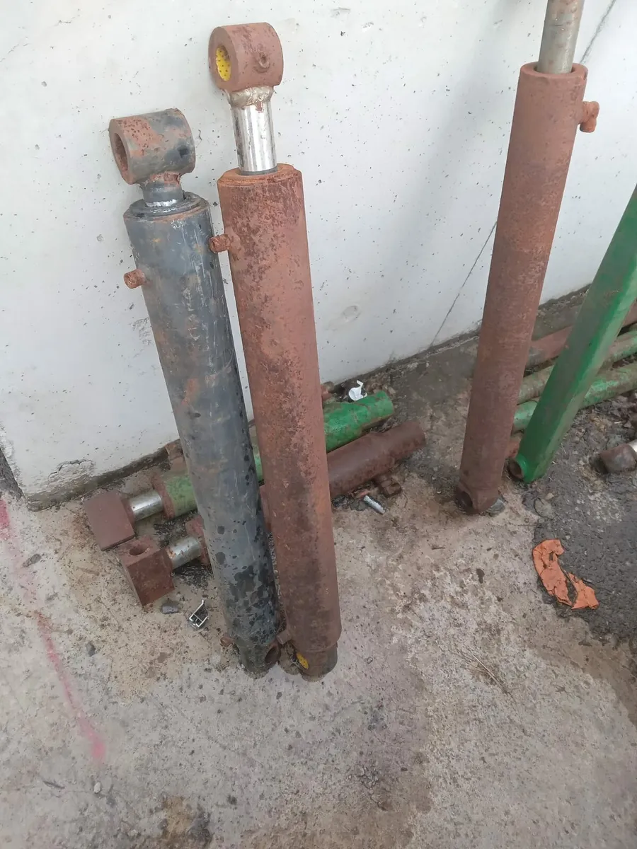 Hydraulic rams - Image 4