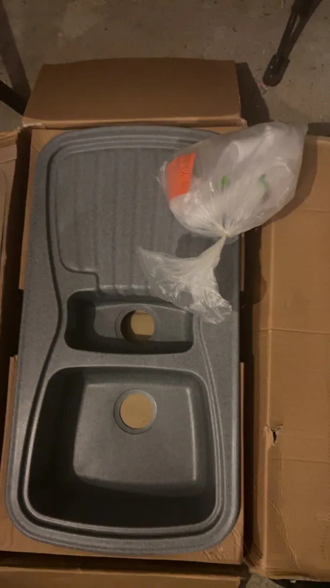 Kitchen sink - Image 1