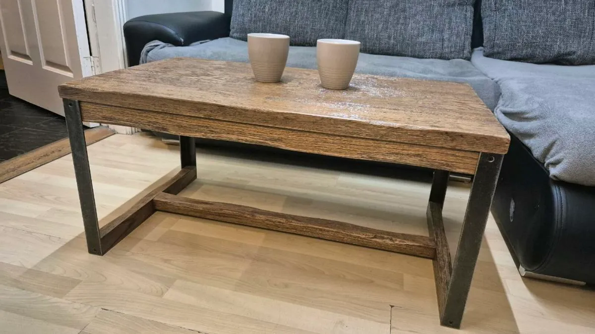 Loft-Retro-style coffee table made of 100% oak. - Image 1