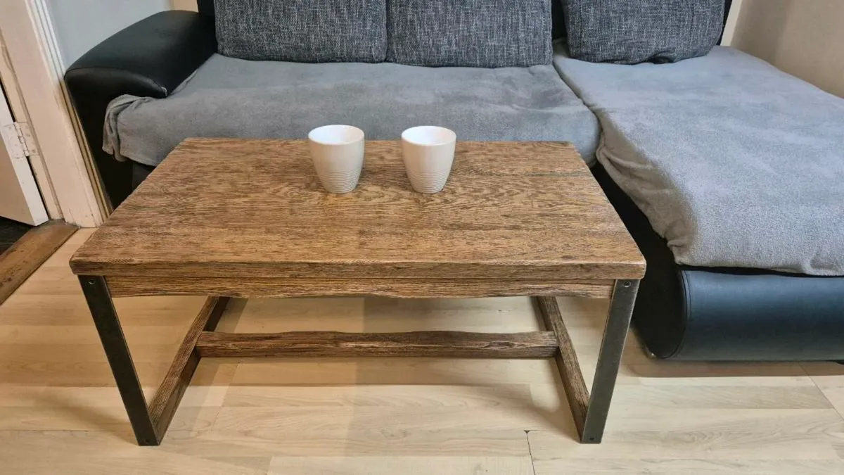 Loft-Retro-style coffee table made of 100% oak. - Image 2