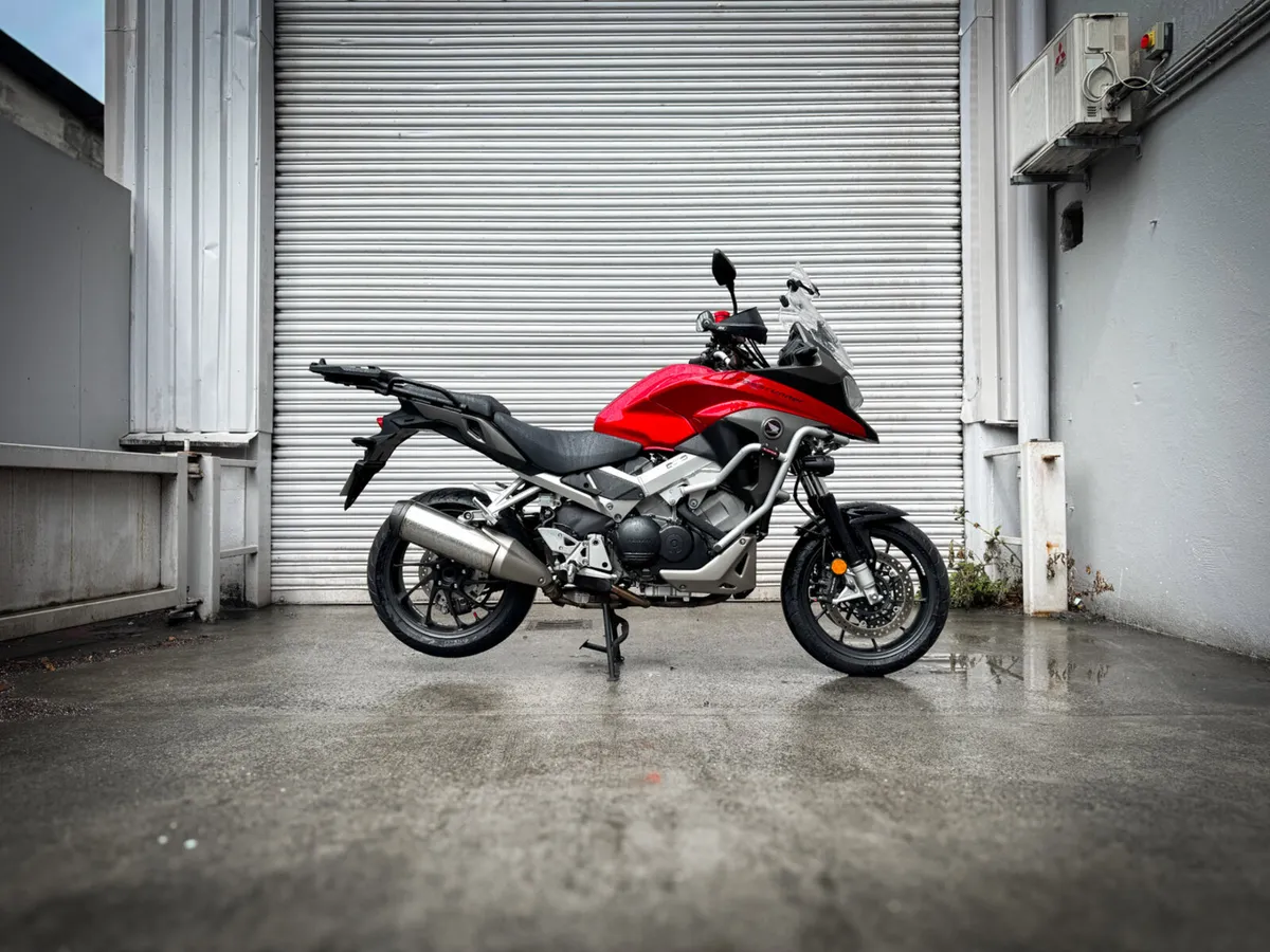 Honda VFR800 Crossrunner  2016 - Image 2