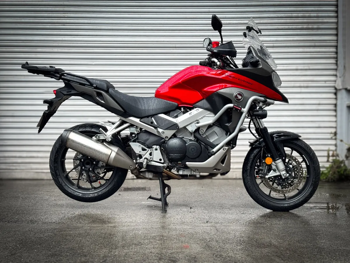Honda VFR800 Crossrunner  2016 - Image 1