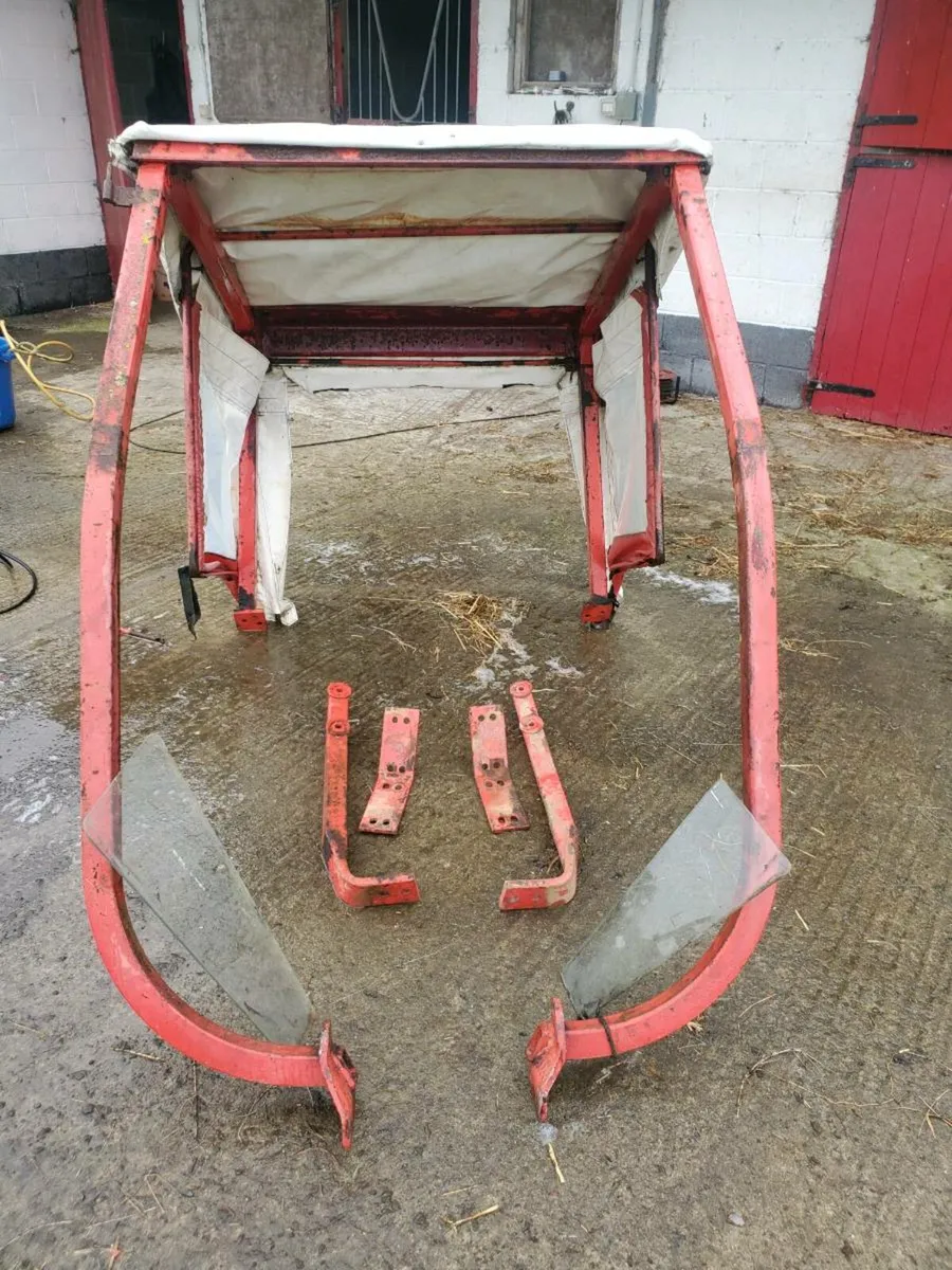 Massey ferguson 135 cab - Image 1