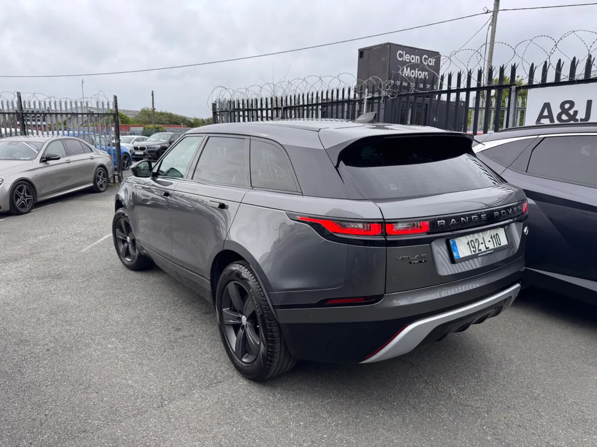 19  Range Rover Velar Automatic - Image 4
