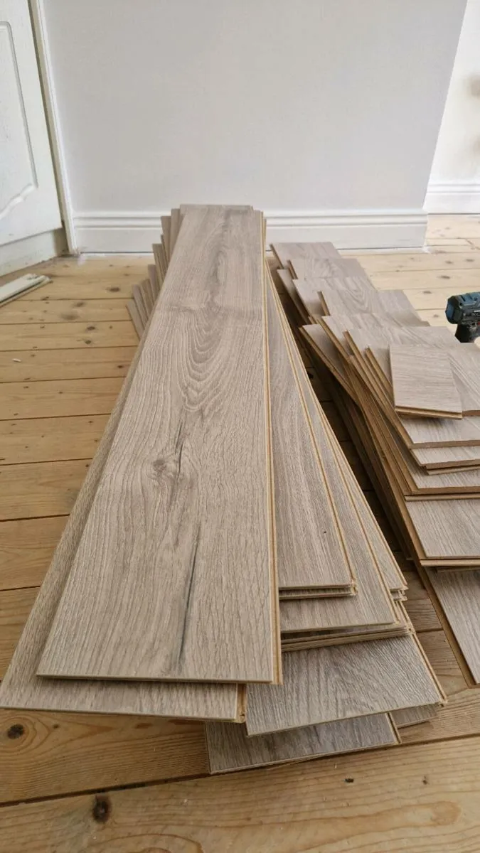 Laminate flooring with anderlay and scotia 8 sq m - Image 1