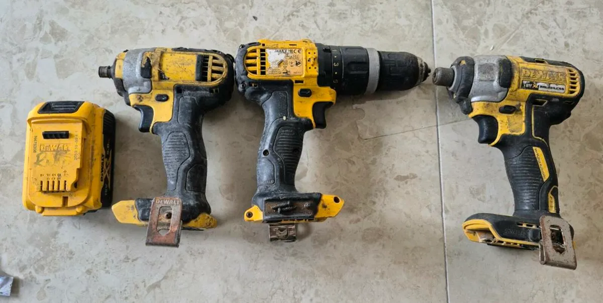 3 DeWalt drills not tested parts or repair - Image 2