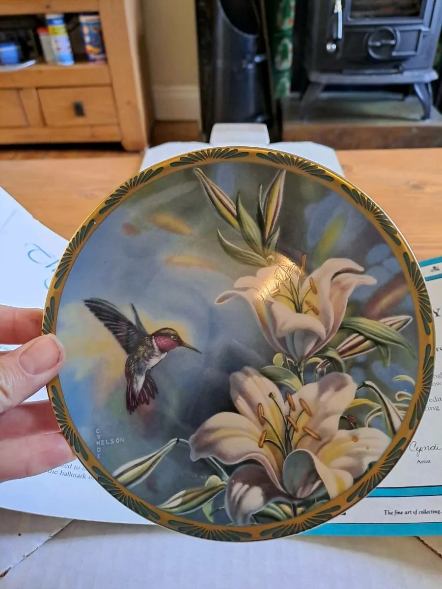 Ruby-throated hummingbird plate - Image 1