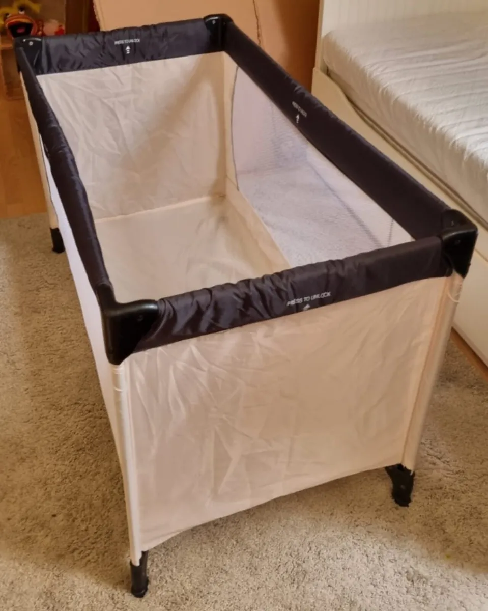 Hauck Travel Cot - Image 3