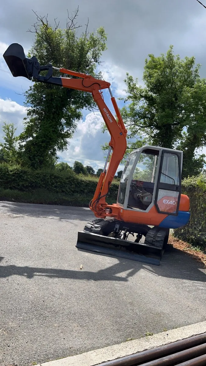 Hitachi ex40 mini digger - Image 2