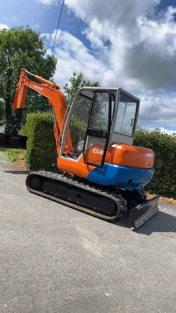 Hitachi ex40 mini digger - Image 4
