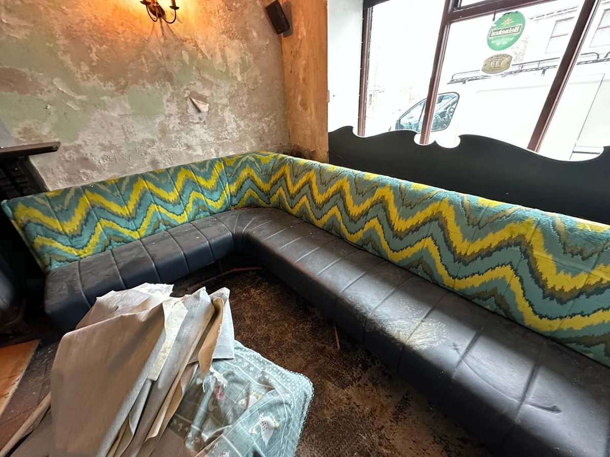 Pub seating - Image 3