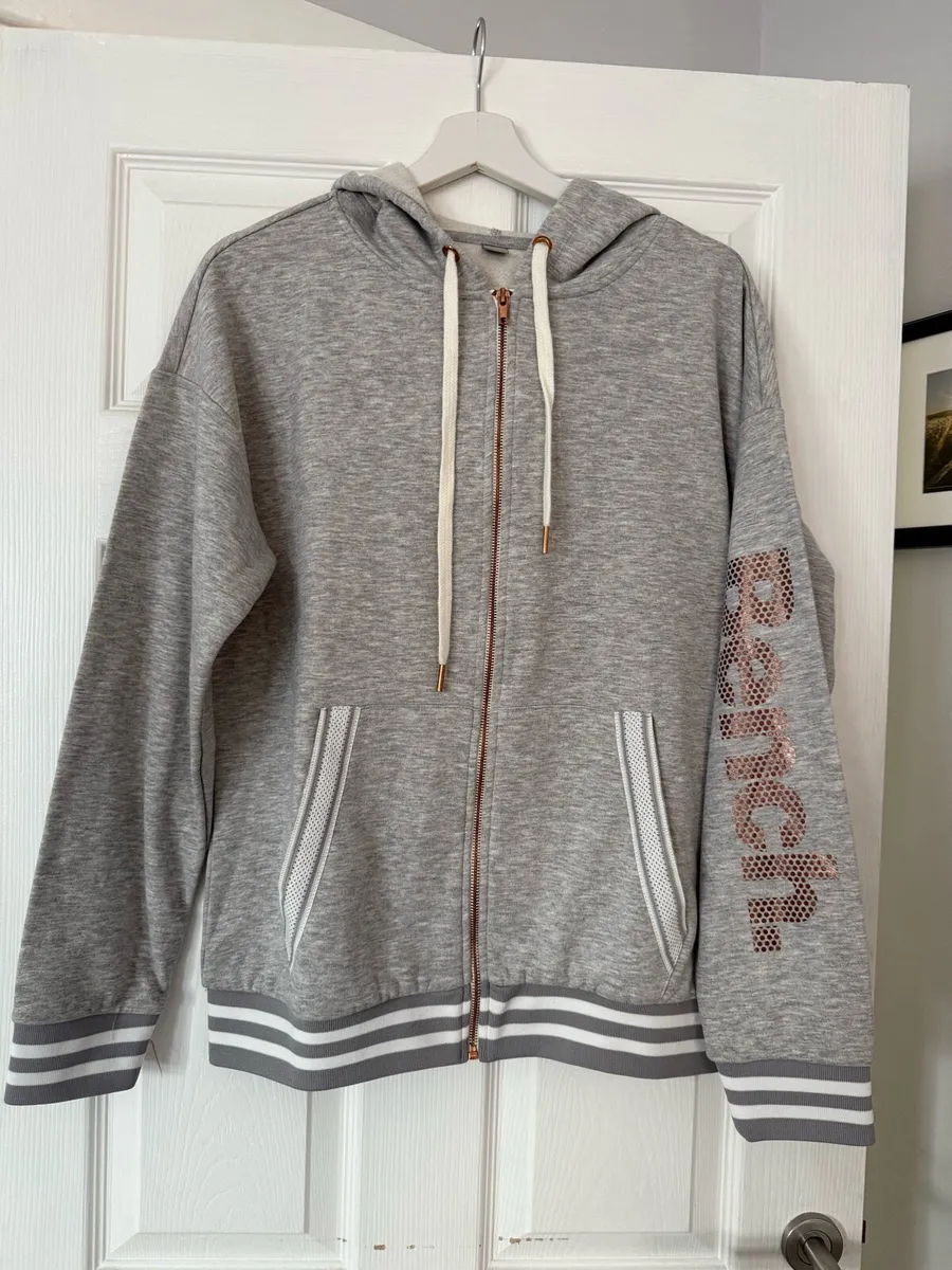 Bench sweat jackets each 10 Euro - Image 2