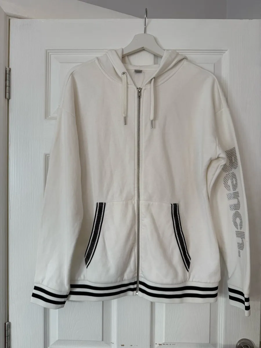 Bench sweat jackets each 10 Euro - Image 3