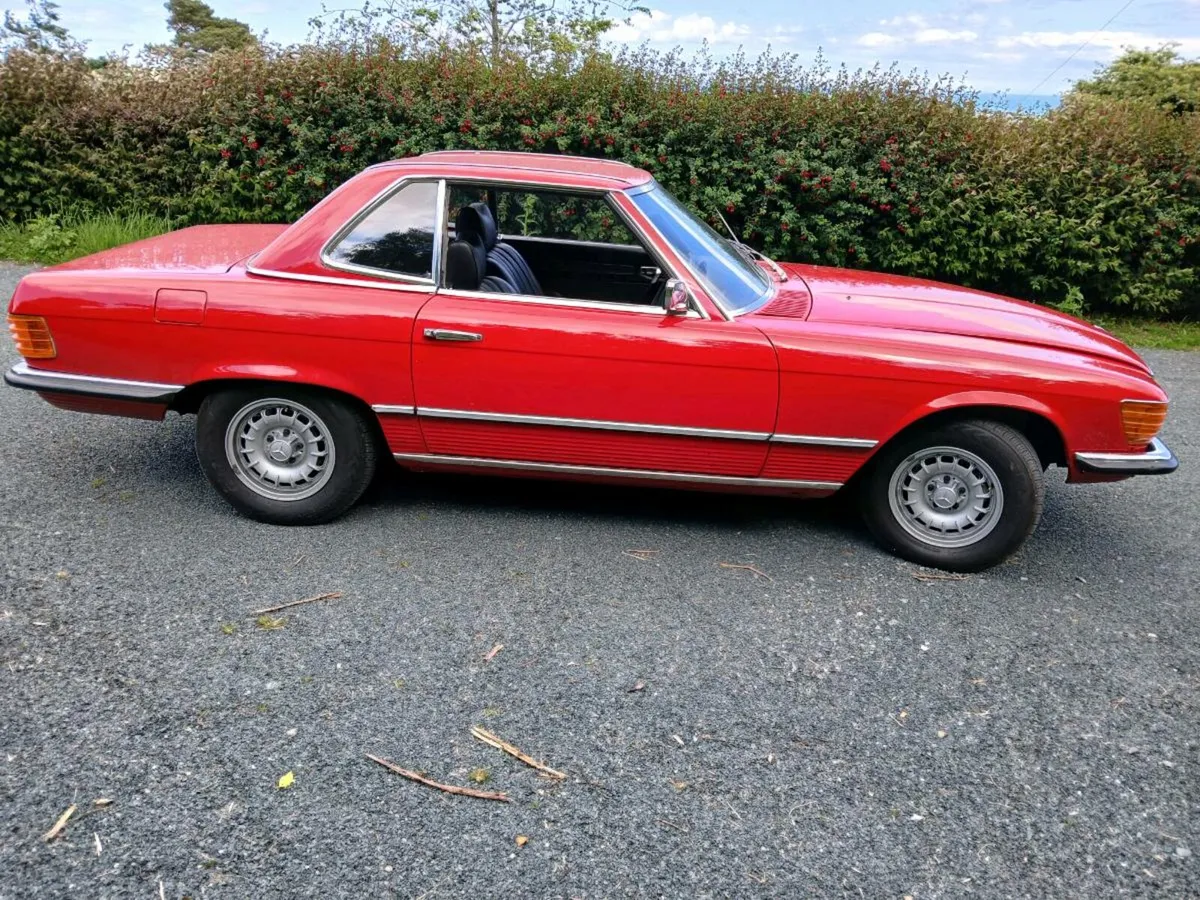 Vintage car - Image 1
