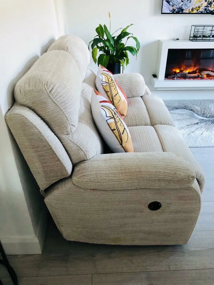Suite of Furniture - 2 & 3 seater - Image 4