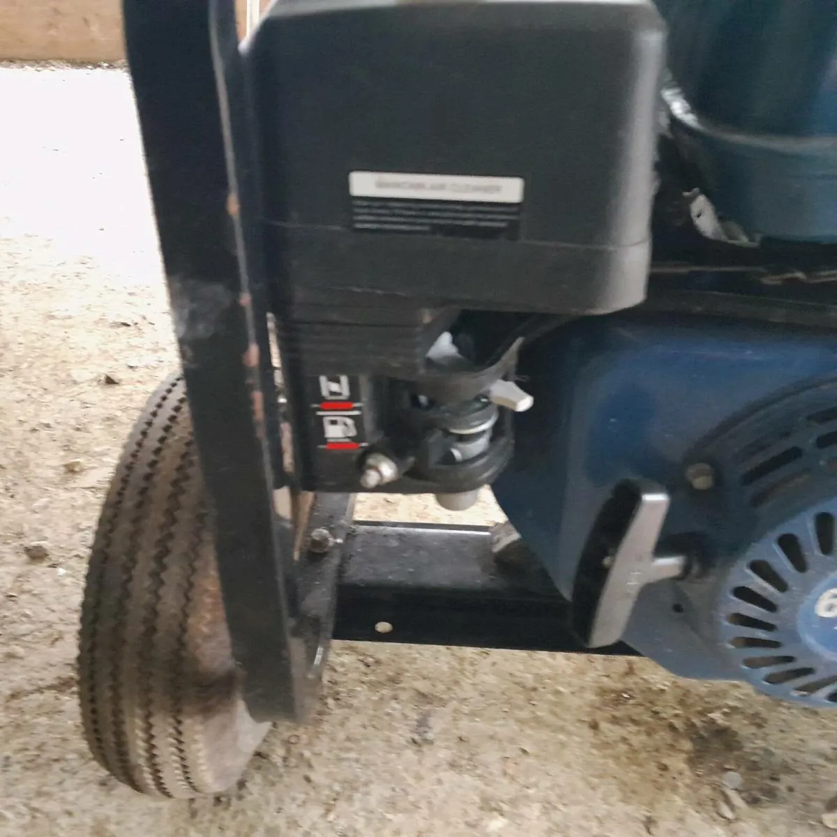 Petrol generator - Image 2