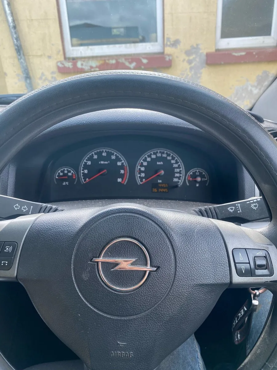 Opel Vectra 1.6L 16V - Image 4